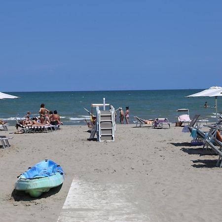 Hotel Senza Pensieri Риччоне Екстер'єр фото