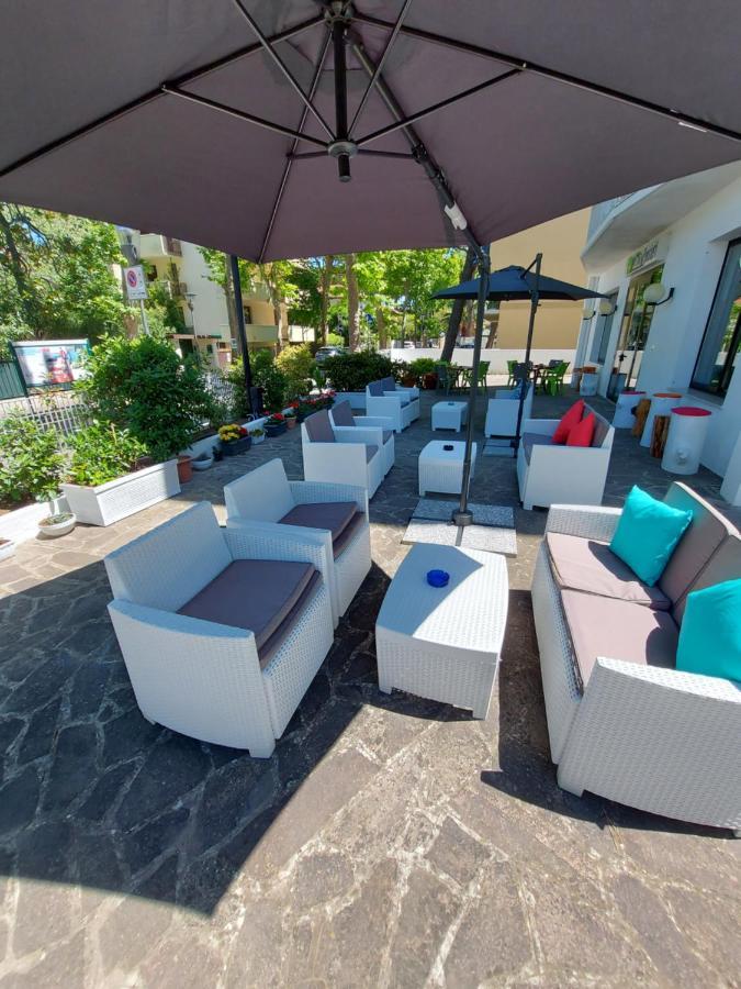 Hotel Senza Pensieri Риччоне Екстер'єр фото