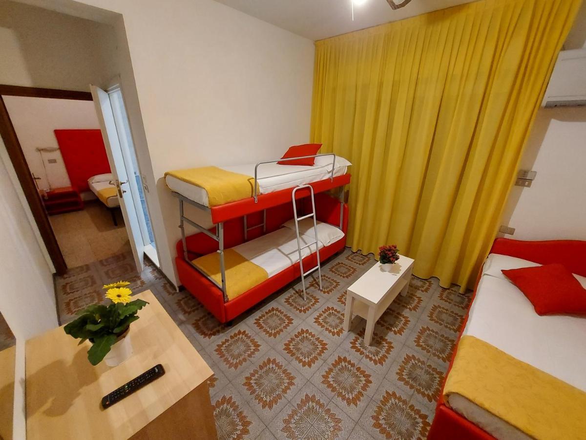 Hotel Senza Pensieri Риччоне Екстер'єр фото