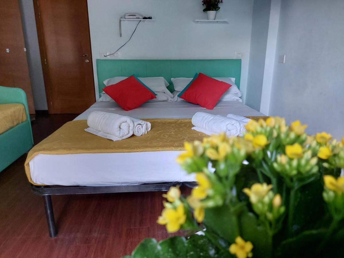 Hotel Senza Pensieri Риччоне Екстер'єр фото