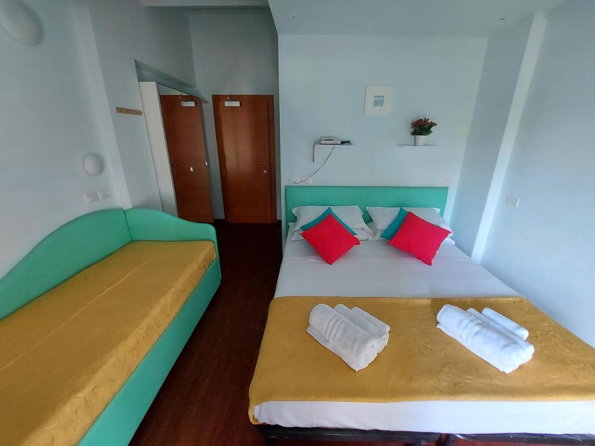 Hotel Senza Pensieri Риччоне Екстер'єр фото