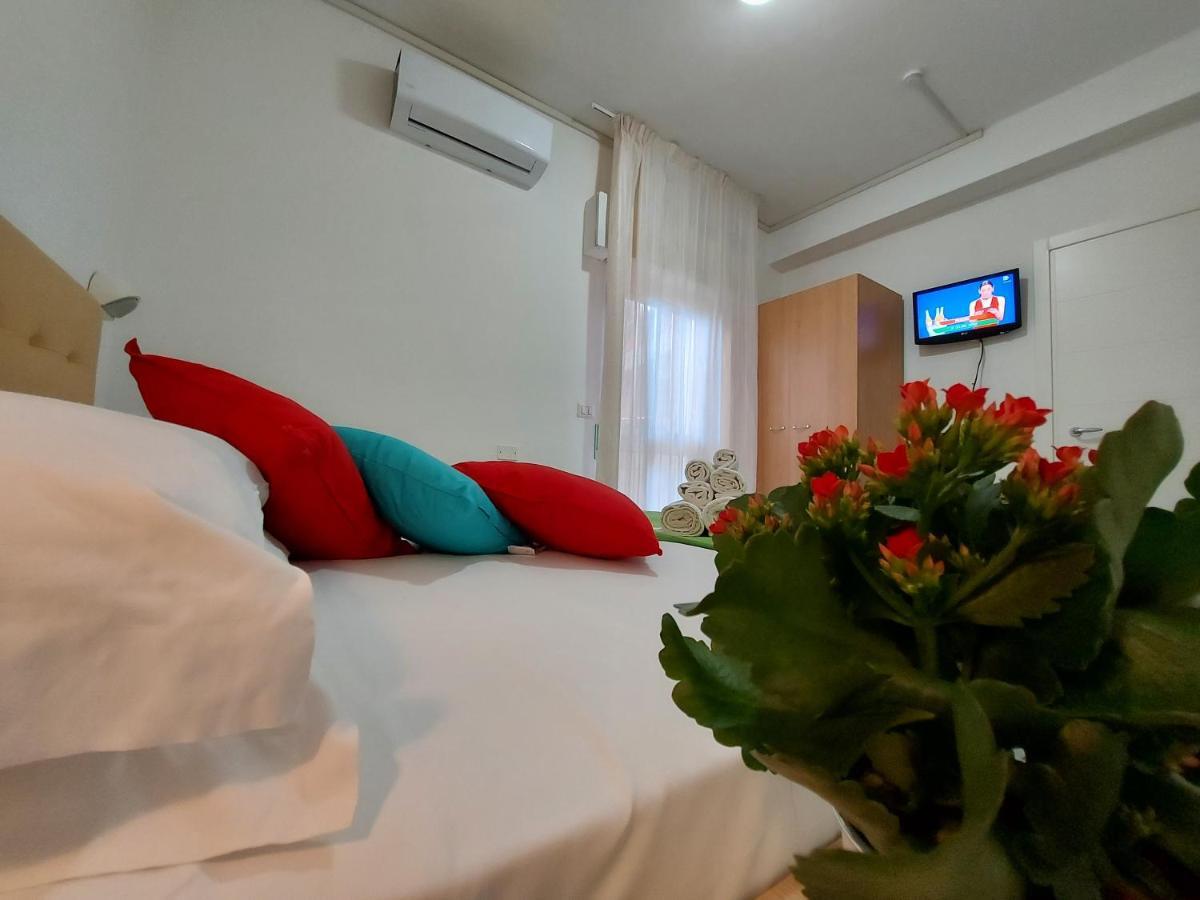 Hotel Senza Pensieri Риччоне Екстер'єр фото
