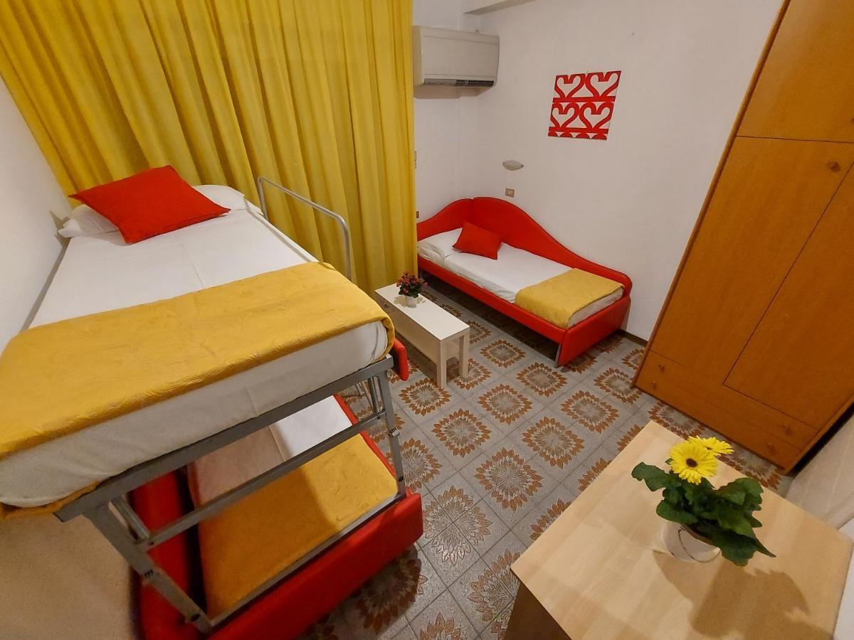 Hotel Senza Pensieri Риччоне Екстер'єр фото