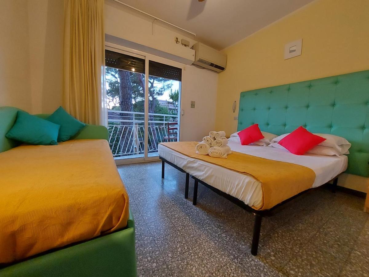 Hotel Senza Pensieri Риччоне Екстер'єр фото