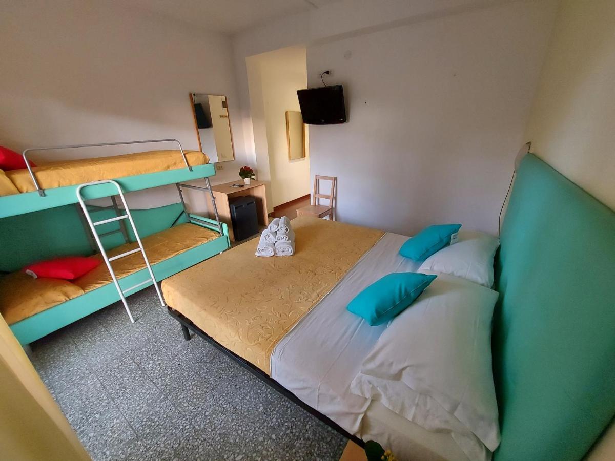 Hotel Senza Pensieri Риччоне Екстер'єр фото