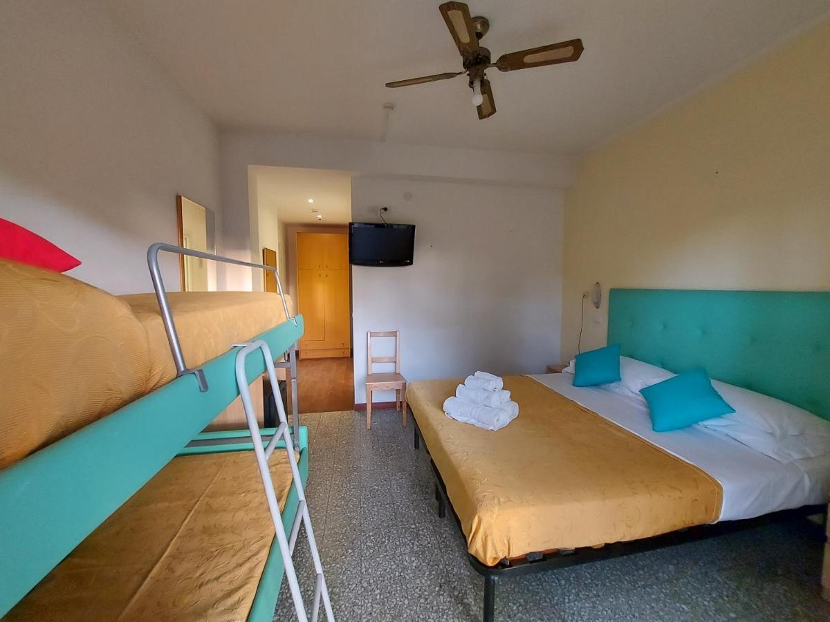 Hotel Senza Pensieri Риччоне Екстер'єр фото