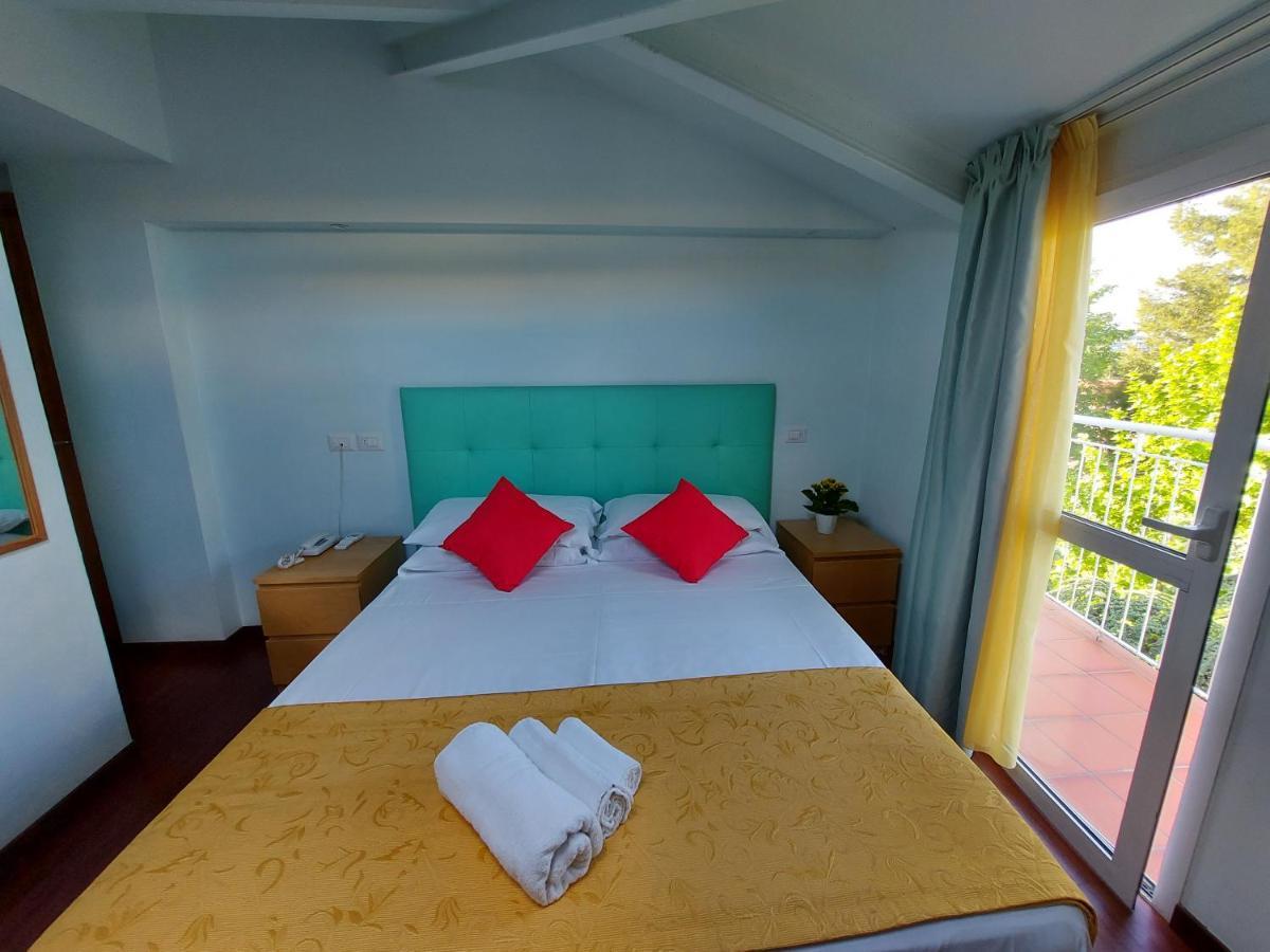 Hotel Senza Pensieri Риччоне Екстер'єр фото