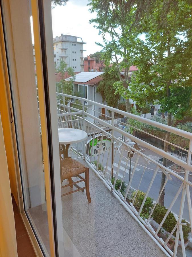Hotel Senza Pensieri Риччоне Екстер'єр фото
