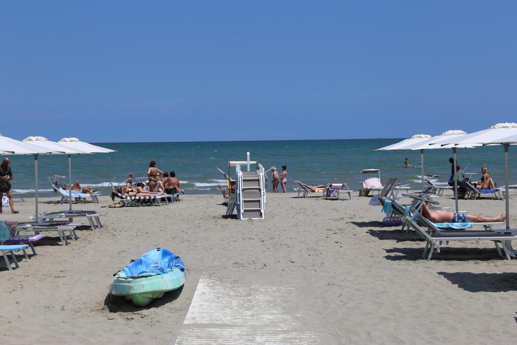 Hotel Senza Pensieri Риччоне Екстер'єр фото
